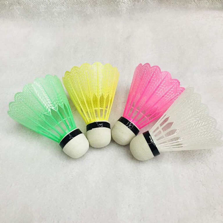 12 pcs plastic badminton birdies for outdoor training and sports