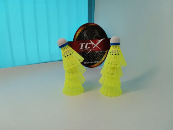 White and yellow nylon badminton shuttlecocks for retail or wholesale use